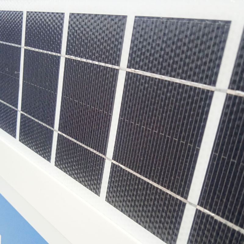 détail photovoltaique du panneau immobilier lumineux à énergie solaire