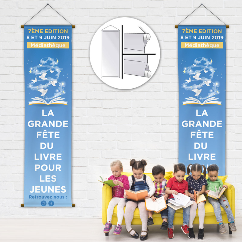 Création de bannière publicitaire ou informative verticale grande hauteur. Montage avec cordelette de suspension pour accrochage facile et fourreau au bas pour poids de tension