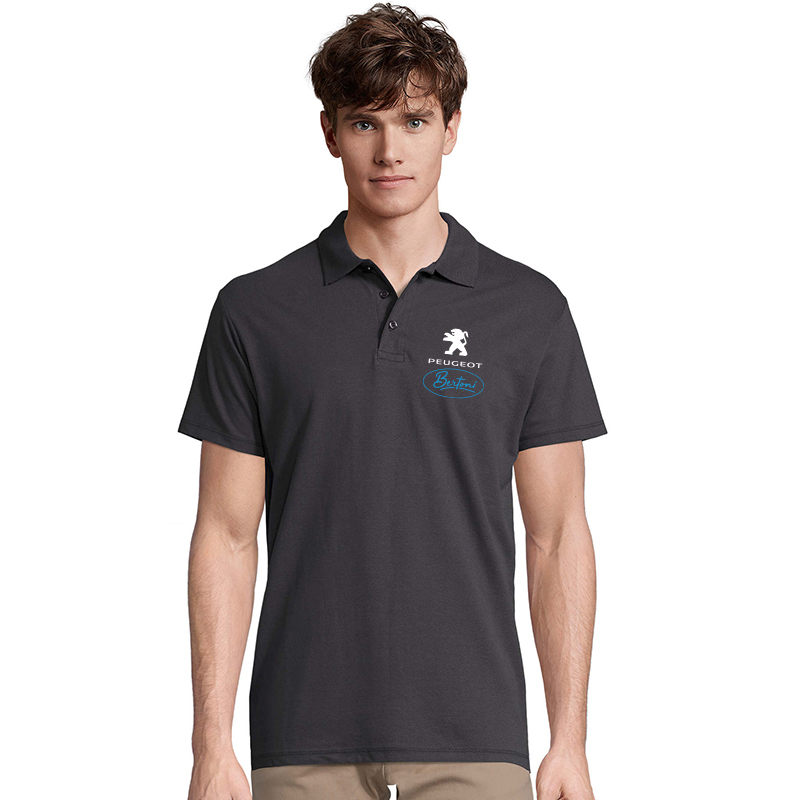 homme portant un Polo de travail personnalise en broderie gris
