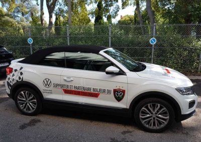 véhicule avec marquage adhésif publicitaire covering conçu par dullac à Toulon dans le var
