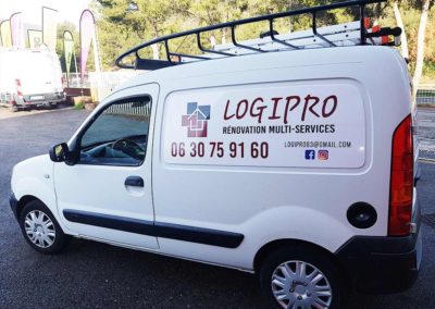 véhicule avec marquage adhésif publicitaire covering conçu par dullac à Toulon dans le var